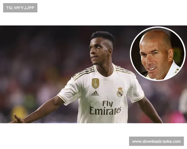 “维尼修斯欧冠助攻戴帽，联赛状态起伏成战术谜题”